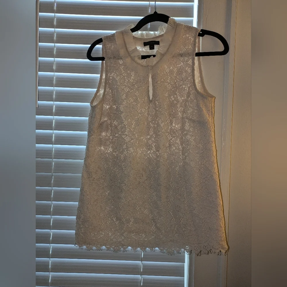 J Crew Lace Sleeveless Cream colored Top. Size TS EUC
